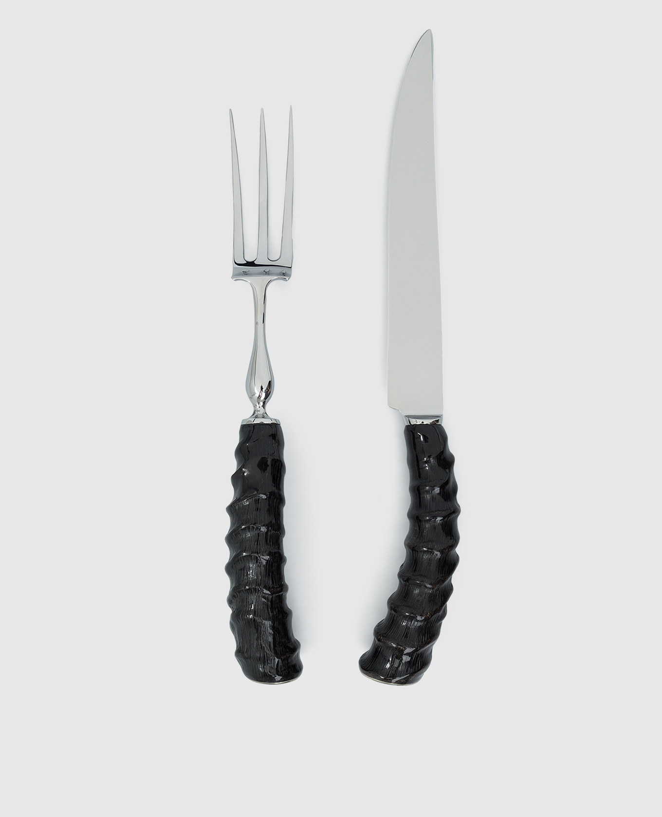 Cutlery set for cutting meat from oryx horn