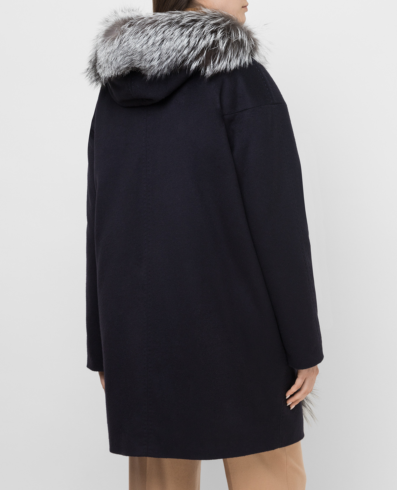 

Dark blue cashmere coat with fox fur Via Cappella, Синий
